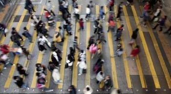 行人闯红灯显示屏又露脸央视啦！人脸识别助力整治行人闯红灯